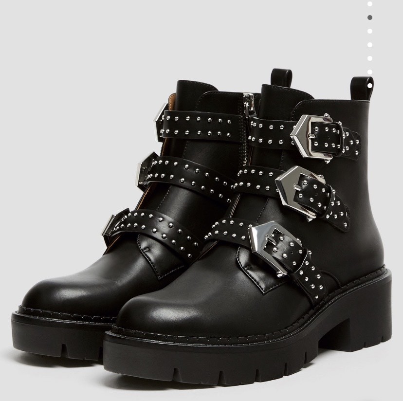 Productos Black Boots with straps