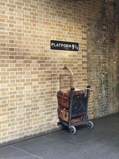 Harry Potter Merchandise I Harry Potter Shop at Platform 9 3/4