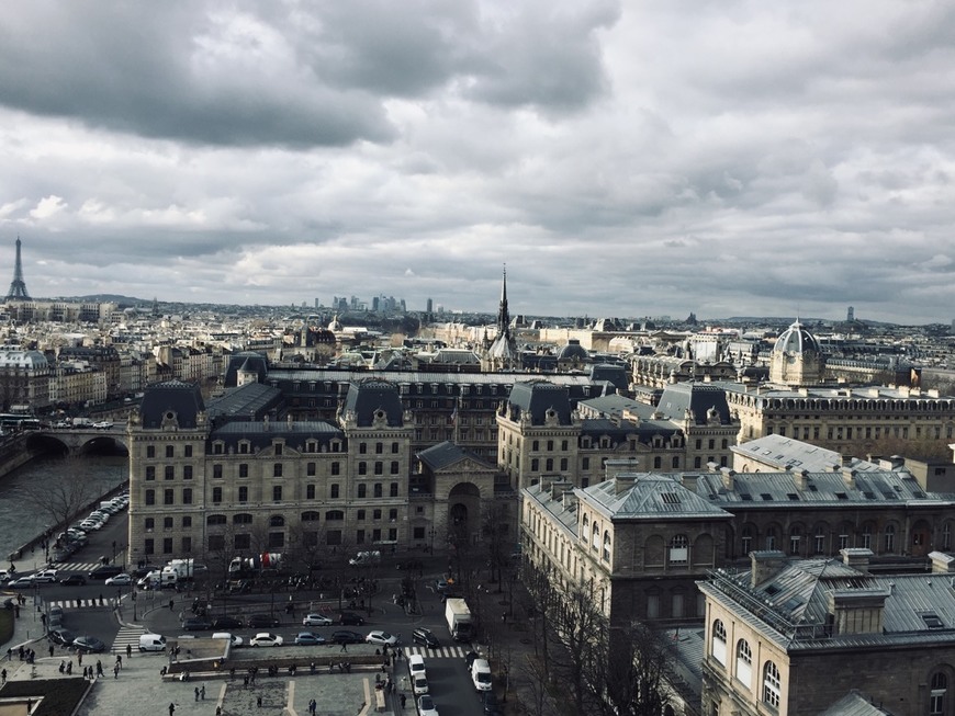 Place Notre Dame