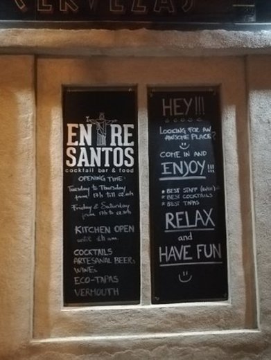 Entre Santos Cocktail bar and food