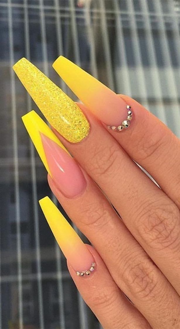 Moda Nails 💛