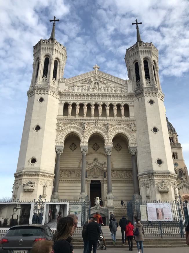 Lugar Basílica Notre-Dame de Fourvière