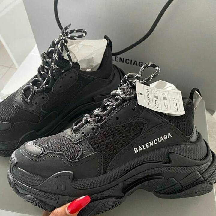 Moda Black Balenciaga✨