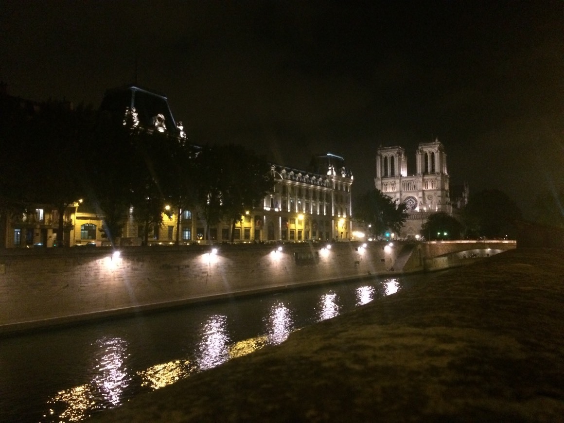 Place Catedral de Notre Dame