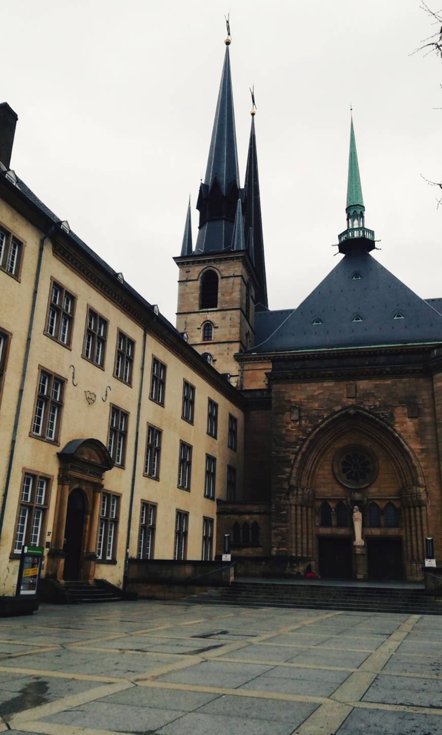 Place Catedral de Notre-Dame de Luxemburgo