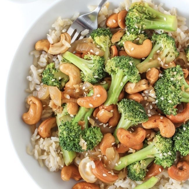 Fashion cashew and broccoli rice