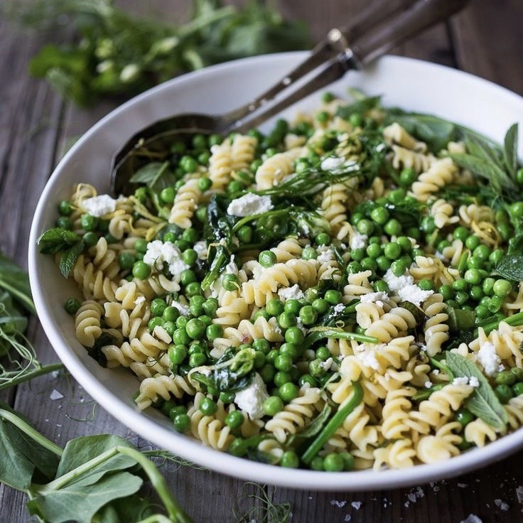 Fashion peas and cottage cheese fusilli