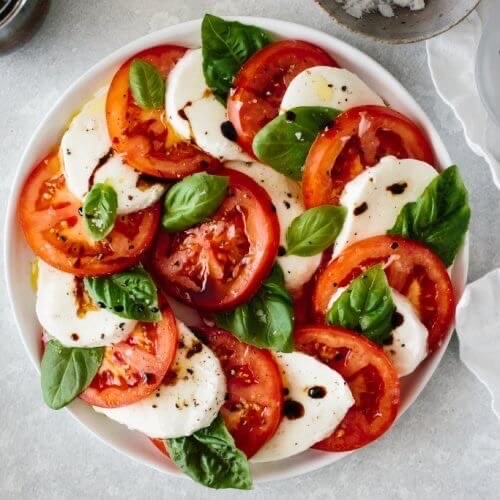 Fashion tomato and mozzarella salad