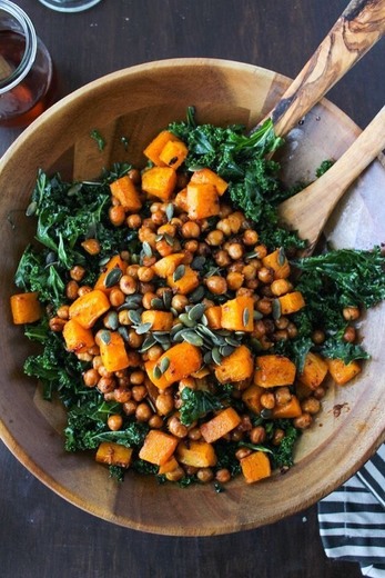 Spicy Kale and Chipotle Chickpea Salad