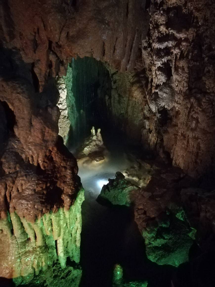 Lugar Grutas de Mira de Aire