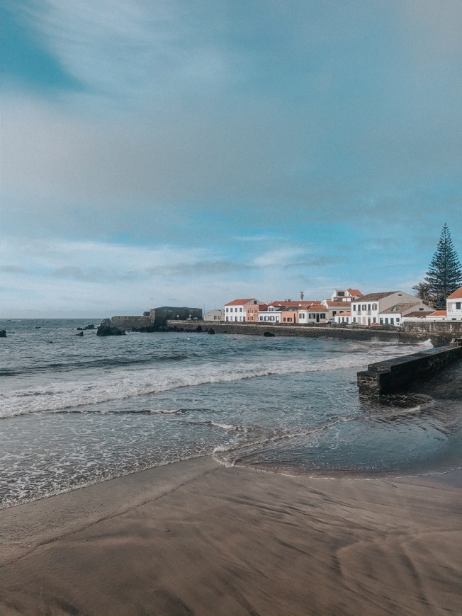 Place Praia do Porto Pim