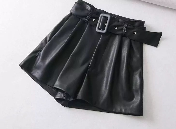 Social Shorts de couro pretos