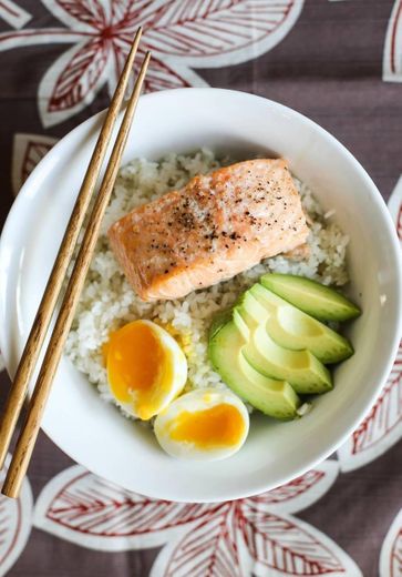 Salmão + Abacate + Arroz + Ovo