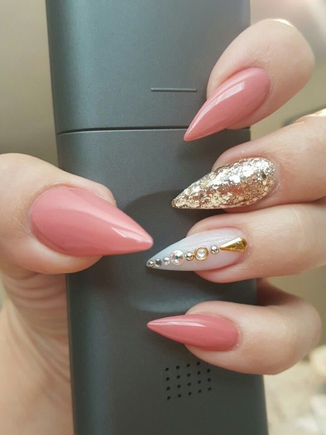 Social nails