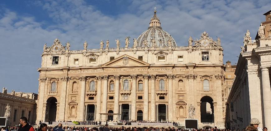 Place Piazza San Pietro