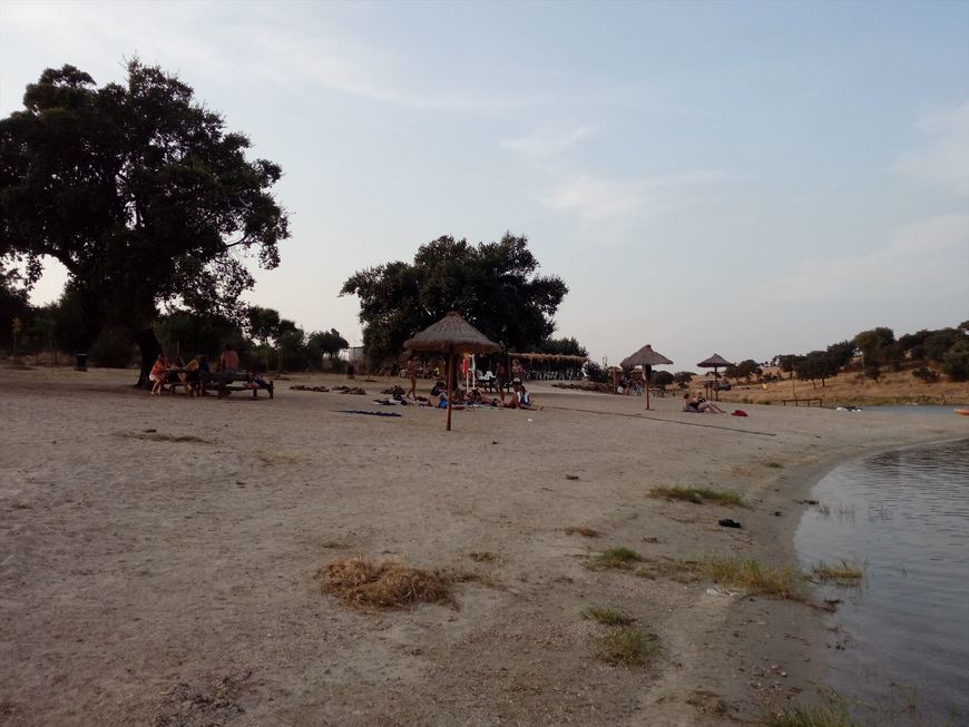 Lugares Praia da Liberdade, Montes Juntos