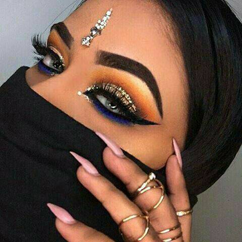 Moda Arabic makeup