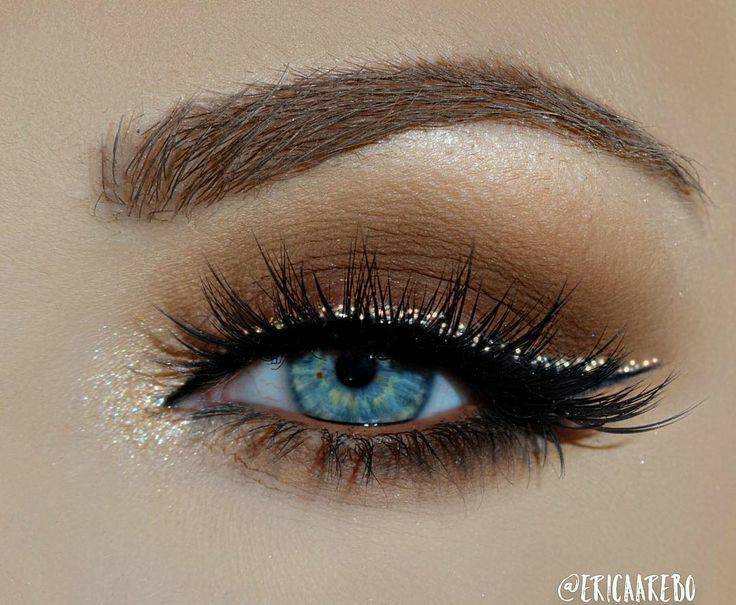 Moda Brown makeup