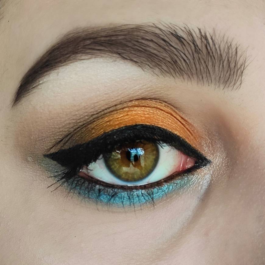 Moda Orange & Blue makeup