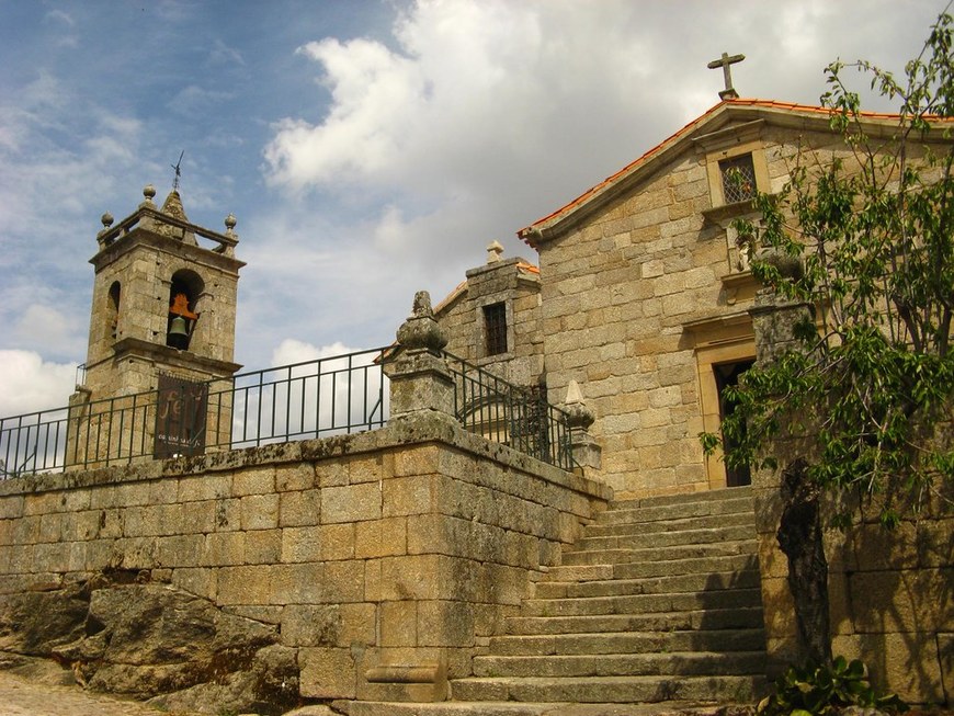 Place Igreja de Santo de Belmonte e Panteão dos Cabrais