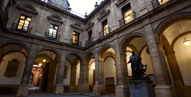 Lugar Universidad de Sevilla