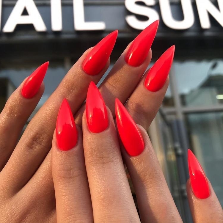 Moda Red nails