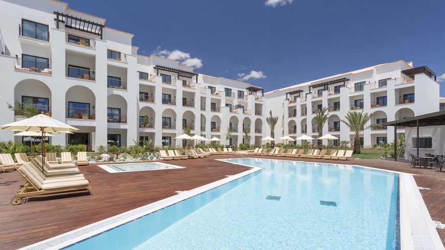 Lugar Sheraton Algarve Pine Cliffs Hotel E Resort - United Investiments (Portugal) Empreendimentos Turisticos, S.A