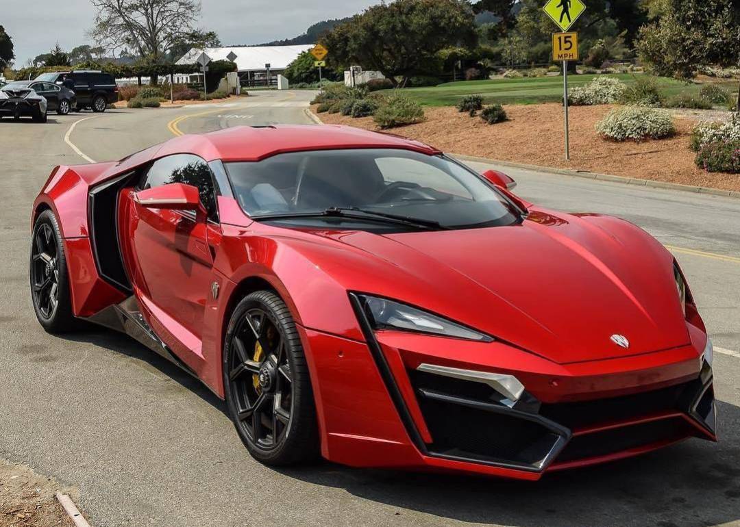 Social WMotors Lykan Hypersport