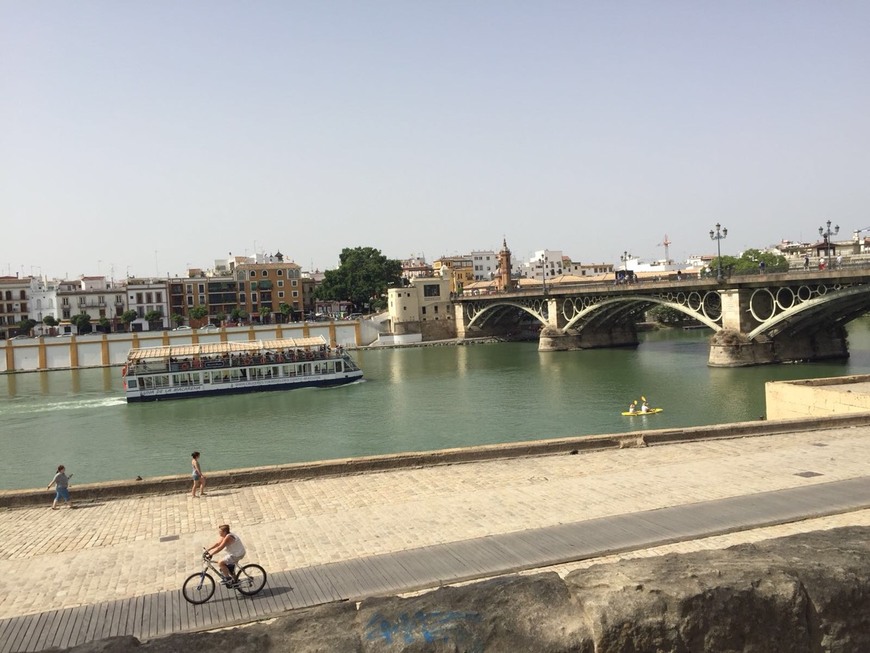 Place Puente de Triana