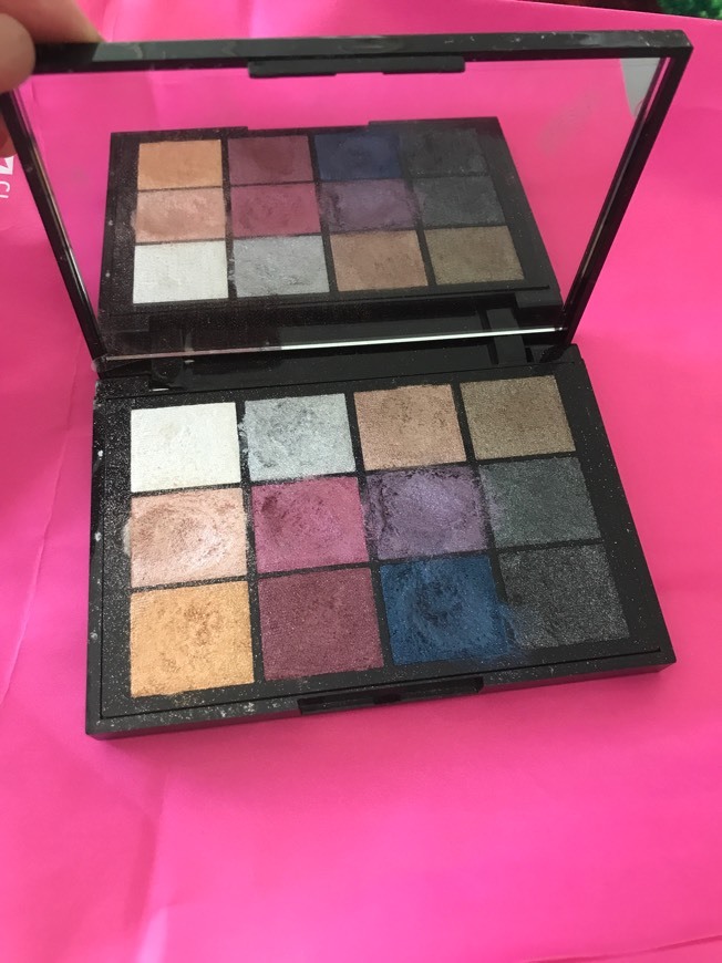 Product Smart Cult Eyeshadow Palette