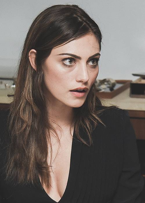 Moda Phoebe Tonkin