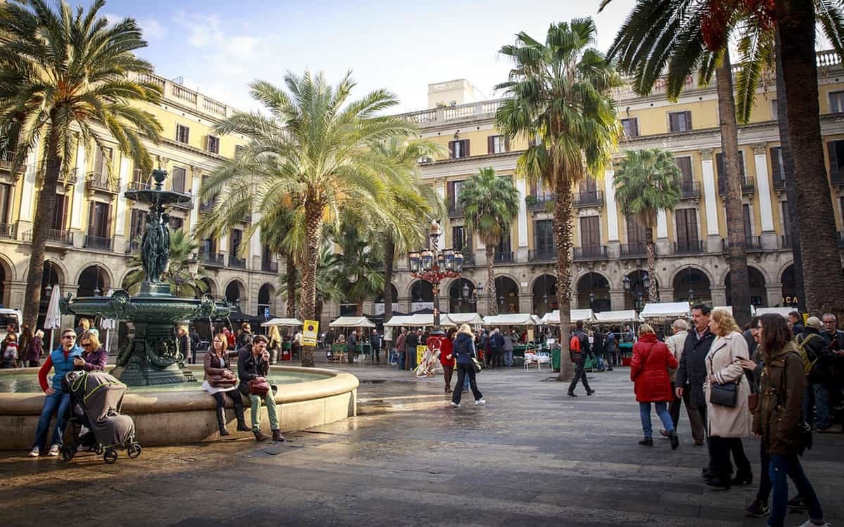 Place Plaça Reial