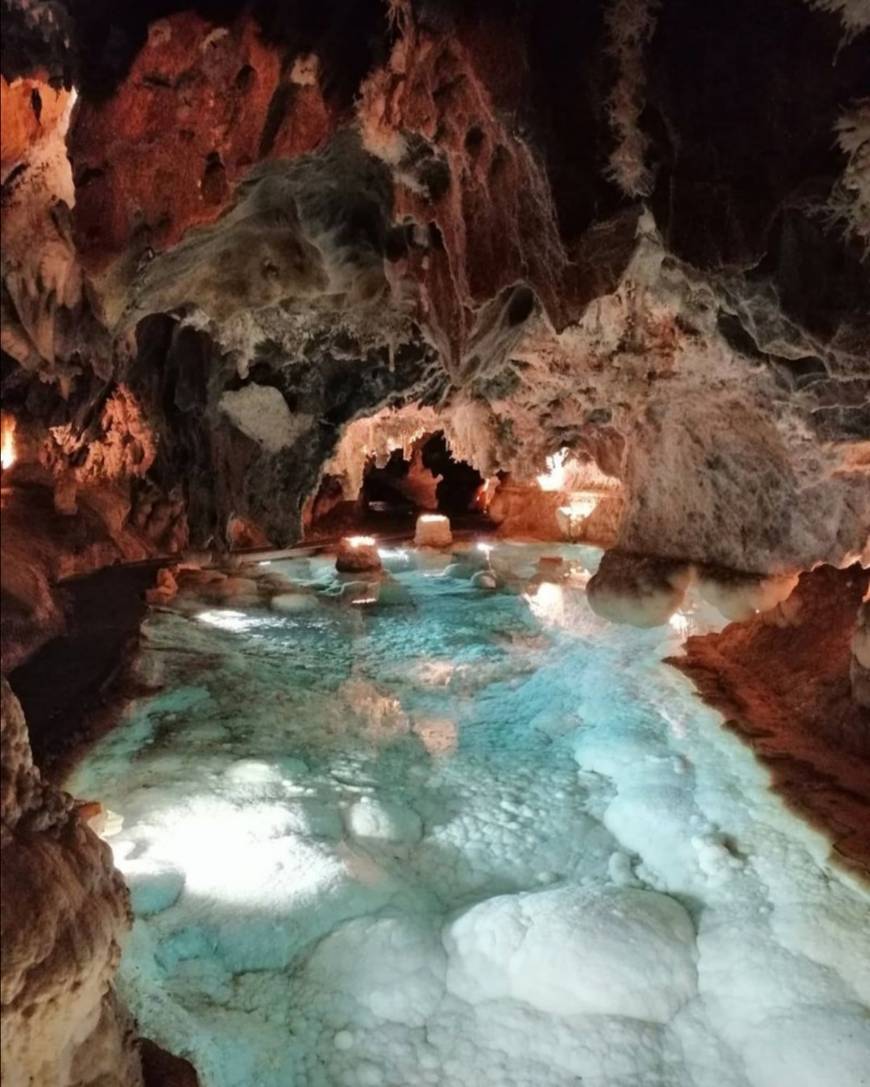 Lugar Gruta de Boquique