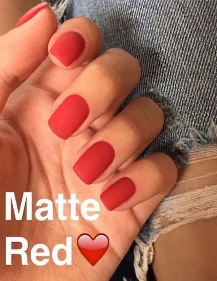 Moda Red nails 