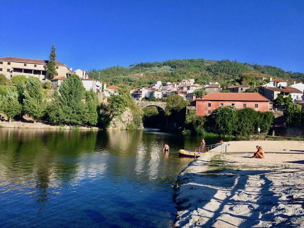 Lugar Praia Fluvial de Avô