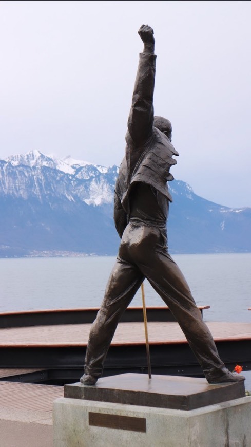 Place Freddie Mercury Statue