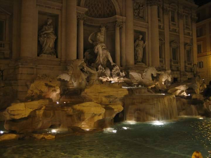 Lugar Fontana di Trevi