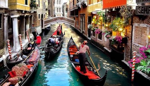 Andar de barco em veneza deve ser giri!#maybenextyear♥️