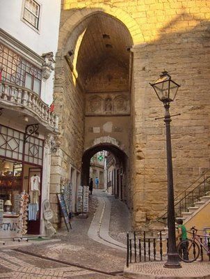 Place Arco Almedina