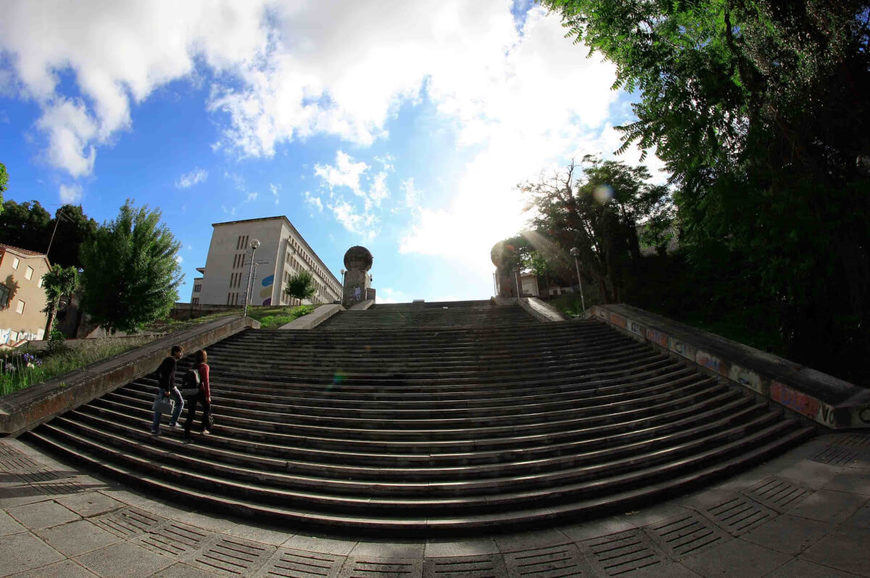 Place Escadas Monumentais, Universidade