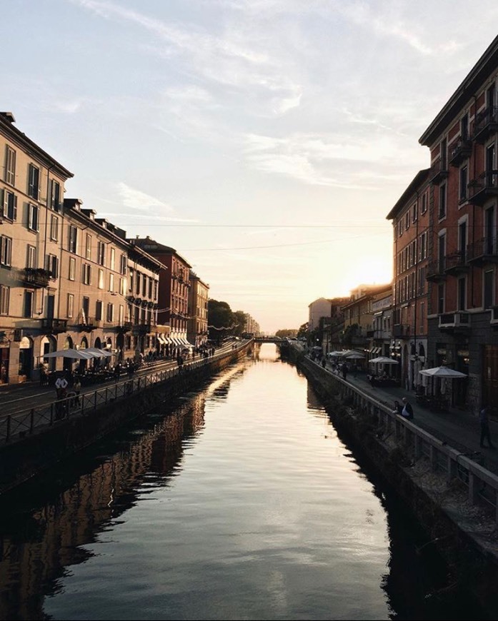 Place Naviglio Grande 