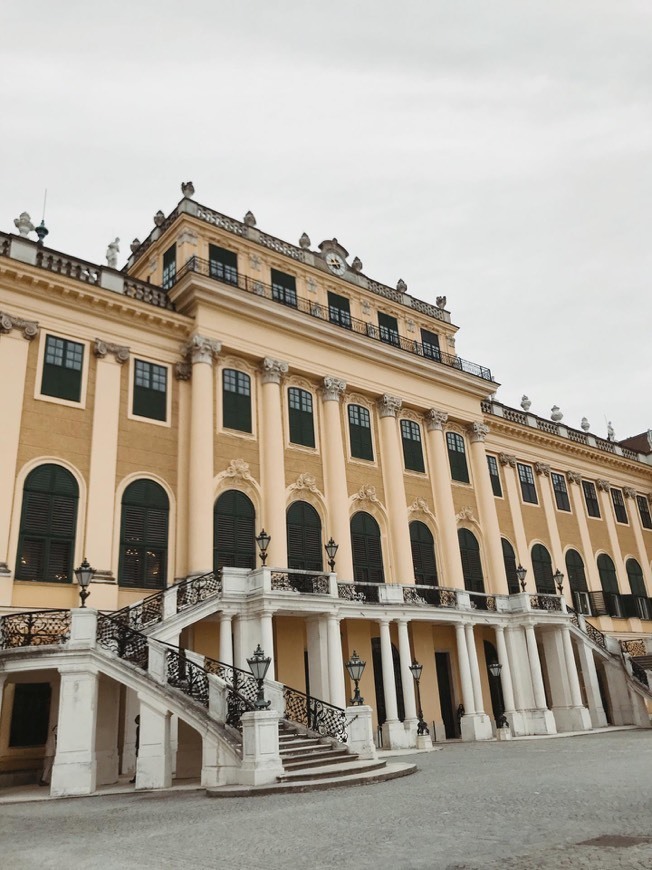 Lugar Palacio Schönborn-Batthyány