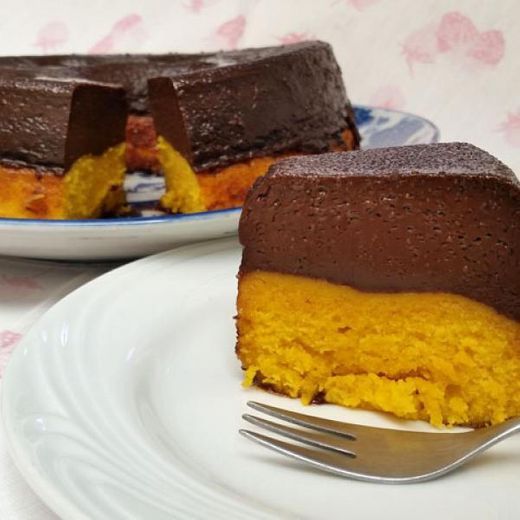 Bolo de cenoura e chocolate