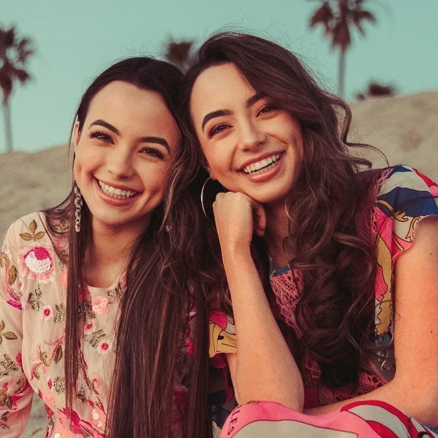 Fashion Merrelltwins 