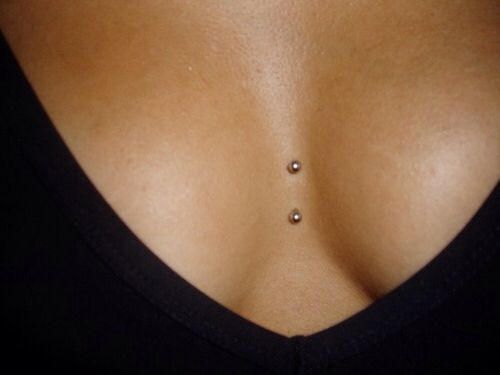 Piercing no peito