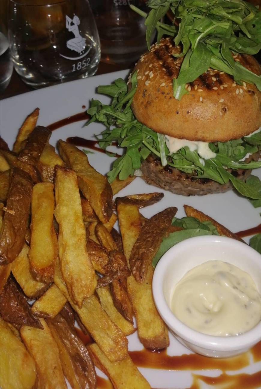 Restaurantes Riverside Pub