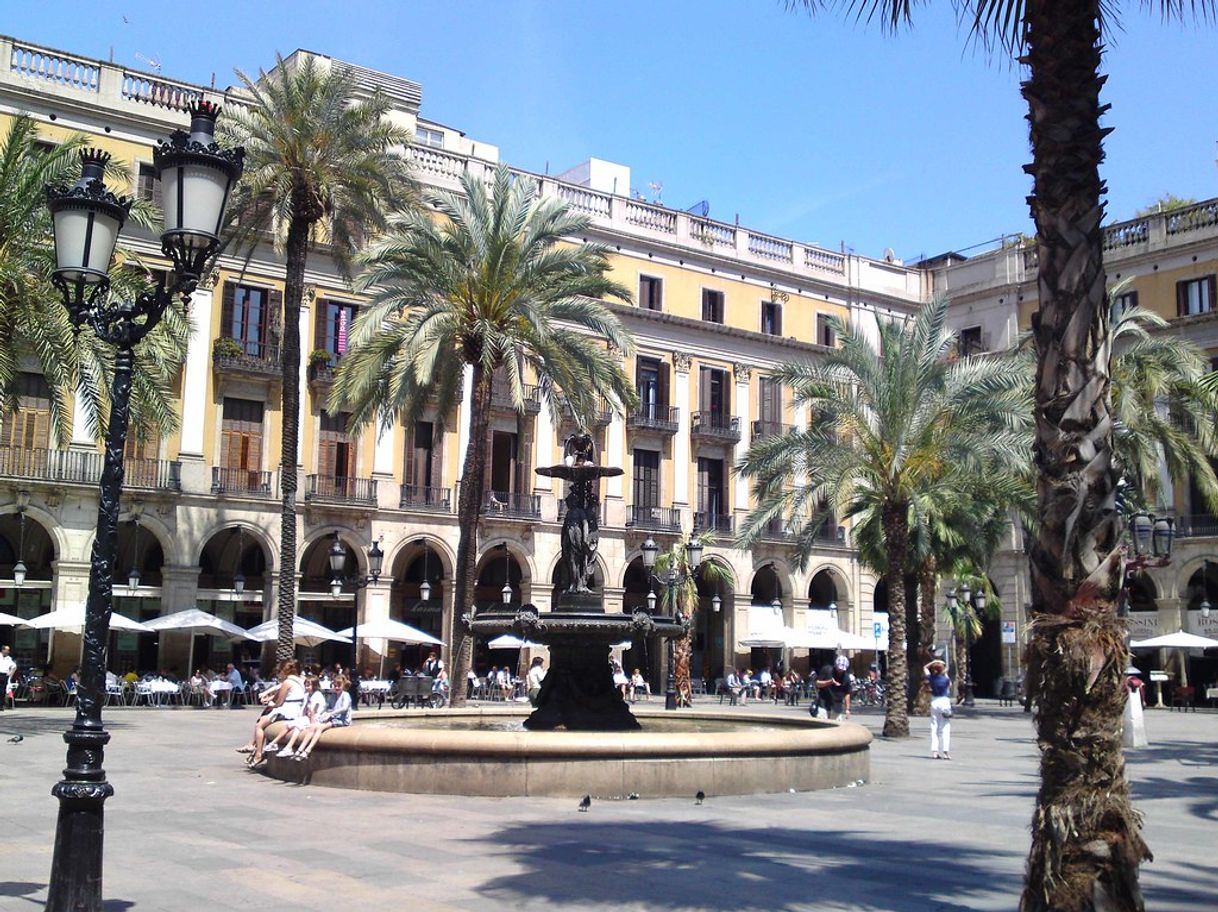 Place Plaça Reial