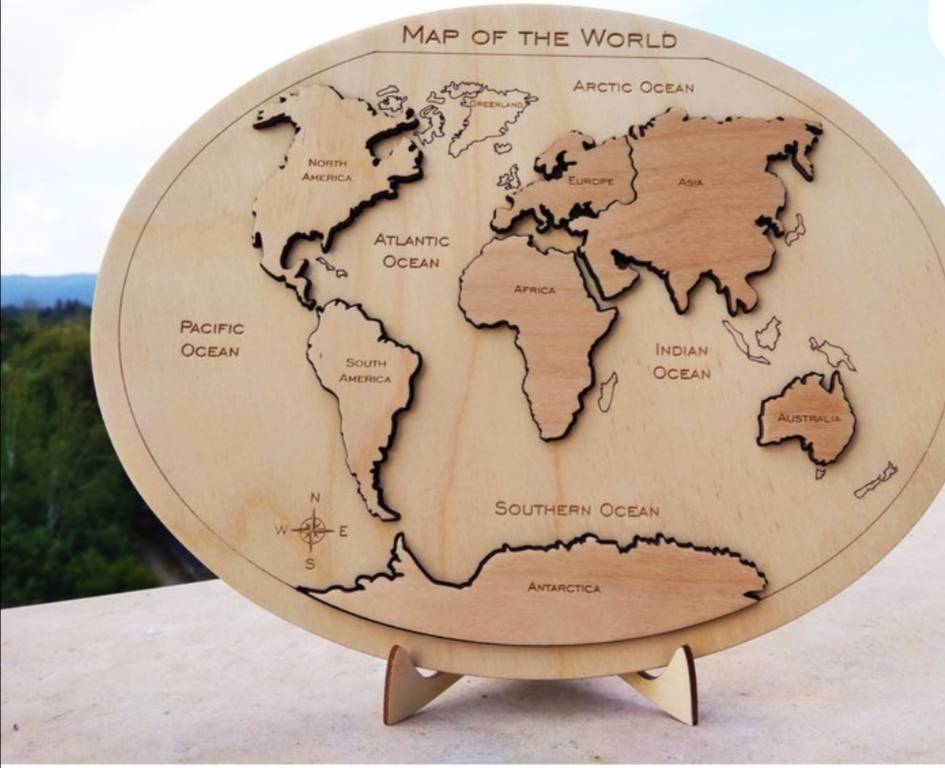 Producto Wooden Map of world 