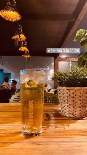 Bamboo Bar, Food & Waves
