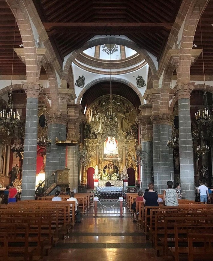 Lugar Basílica de Nuestra Señora del Pino